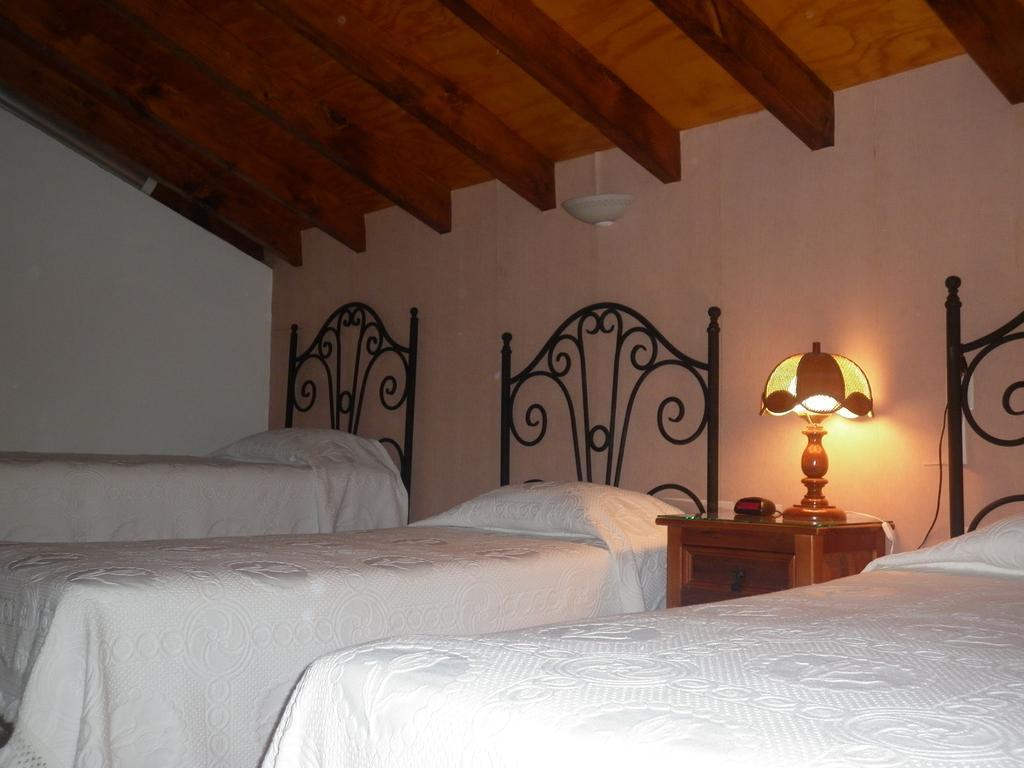 فندق Pátzcuaroفي  La Casita De Rosi الغرفة الصورة